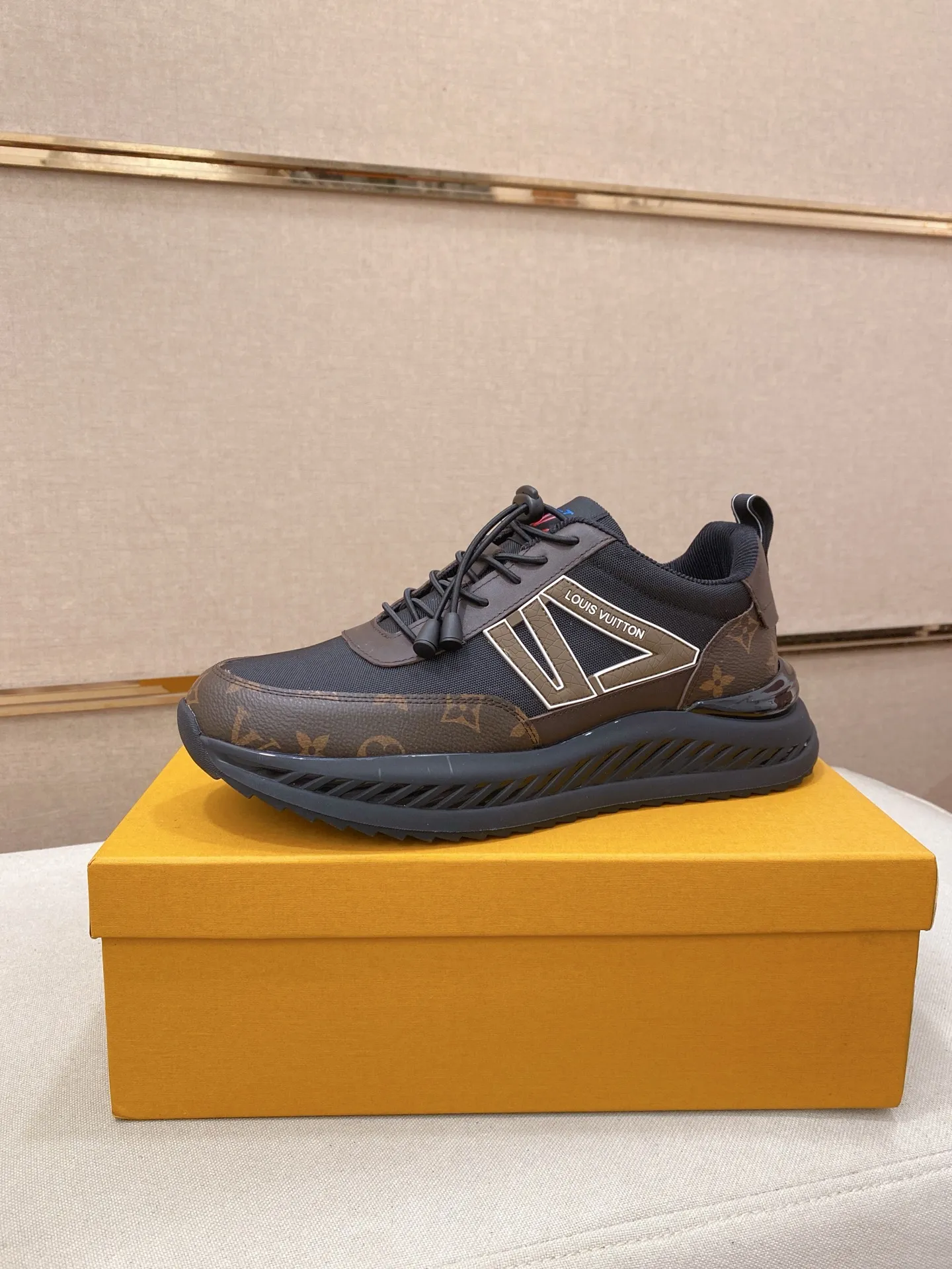 Factory price: 462💰🎉🎉LV~Louis Vuitton trendy men's shoes, new shipments, latest matching, the same style as the official website, super high quality, hot sales of the season [strong][strong][strong]Selected first-layer cowhide, comfortable cowhide lining, original last, comfortable on the feet, wear-resistant rubber outsole, size: 38-44.